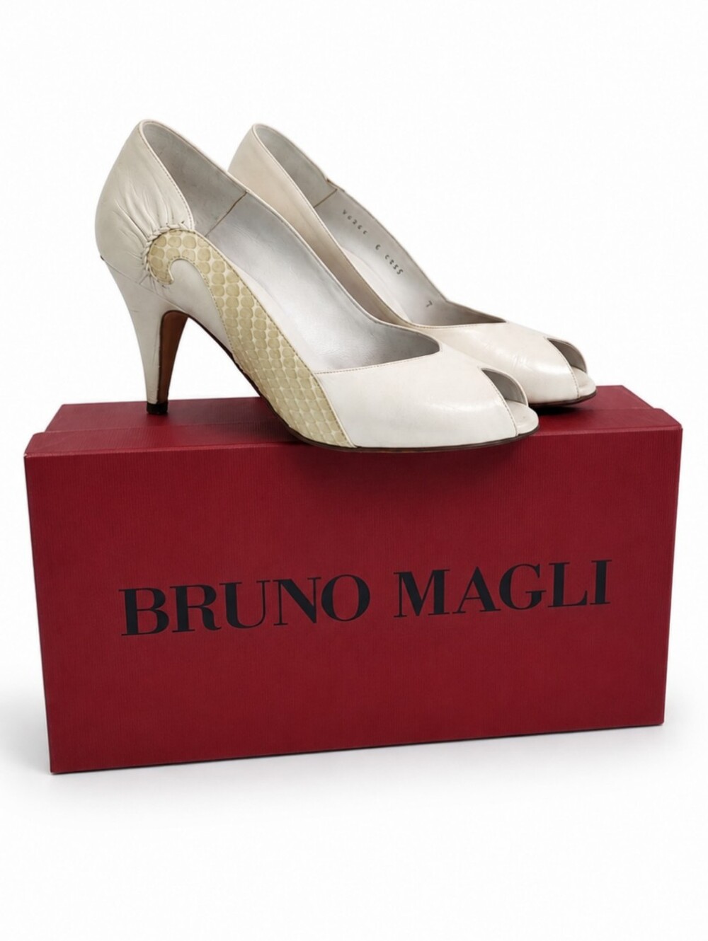 VINTAGE Bruno Magli White Peep Toe Pumps Size 7 Leather Heels 80s 90s Italian